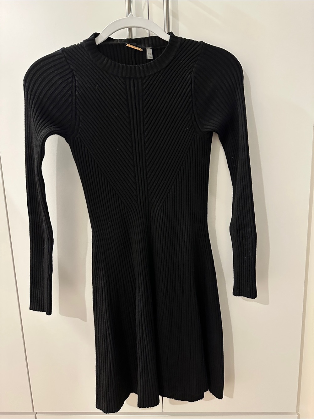 Worn once. Elie Tahari Black Ribbed Long-Sleeve shirt Mini Knit Dress